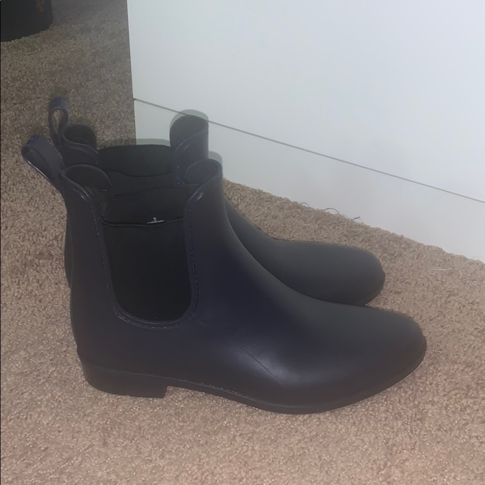 Navy ankle rain boots